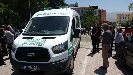 Malatya'da Tesla kazası: Araç ikiye bölündü, 2 hemşire hayatını kaybetti
