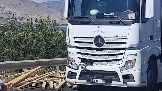 Malatya'da traktör tırla çarpıştı: 1 ölü