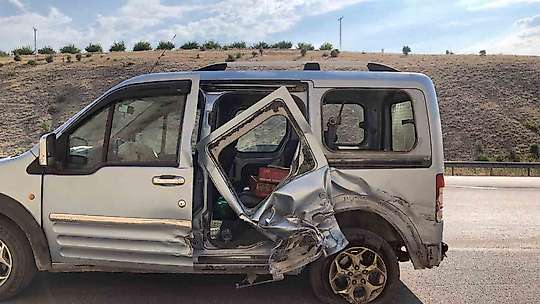 Malatya'da üç aracın karıştığı kazada 8 kişi yaralandı
