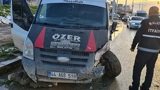 Malatya'da üç araçlı trafik kazası: 4 yaralı