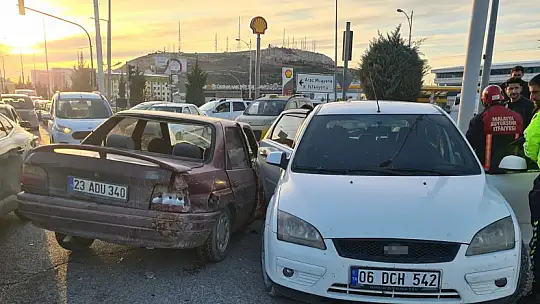Malatya'da üç araçlı trafik kazası: 4 yaralı