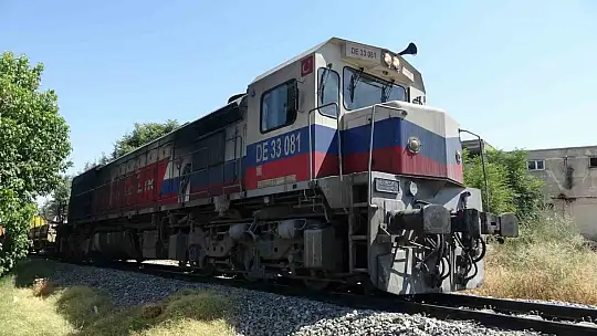 Malatya'da yük treninin çarptığı kişi hayatını kaybetti