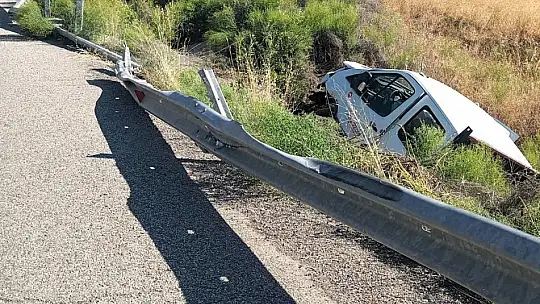 Malatya-Sivas yolunda kamyonet kontrolden çıktı: 2 yaralı
