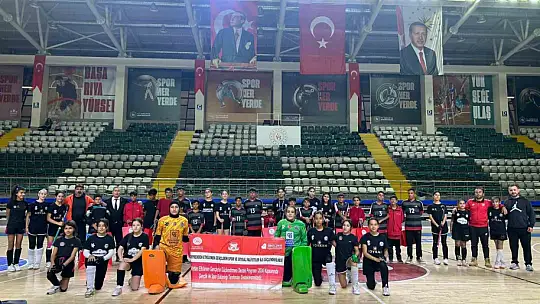 Malatyalı depremzede çocuklardan oluşan Hokey takımı Muğla'da