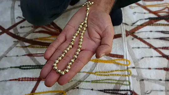 Malatyalı muhtarın milyonluk tespih koleksiyonu görenleri şaşırtıyor