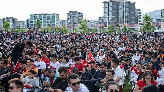 Malatyalılar milli heyecanı Yüzüncü Yıl Kent Parkı'nda yaşadı