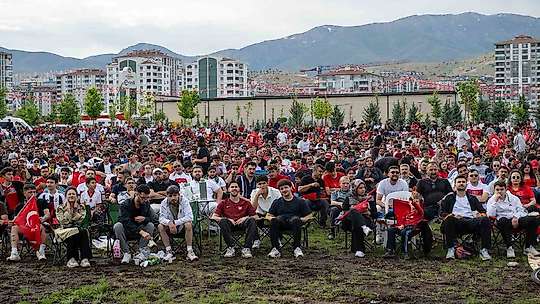 Malatyalılar milli heyecanı Yüzüncü Yıl Kent Parkı'nda yaşadı