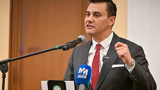 Manisa Büyükşehir Belediye Başkanı Ferdi Zeyrek elektrik çarpması sonucu hastaneye kaldırıldı
