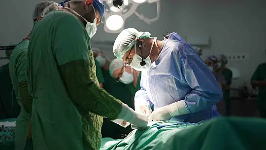 MEAH'ta 14 başarılı ameliyat canlı olarak gerçekleştirildi