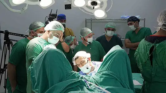 MEAH'ta 14 başarılı ameliyat canlı olarak gerçekleştirildi