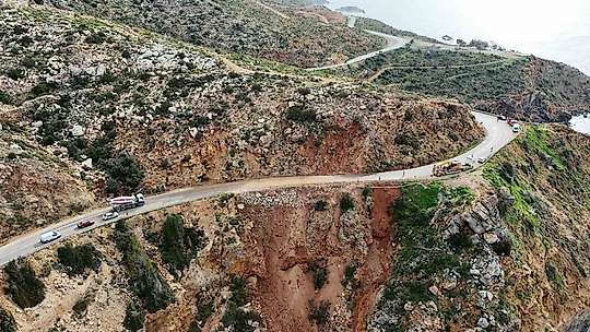 Mersin'de çöken yolda çalışmalar sürüyor: Mersin-Antalya yolunda trafik kontrollü sağlanıyor