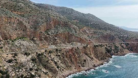 Mersin'de çöken yolda çalışmalar sürüyor: Mersin-Antalya yolunda trafik kontrollü sağlanıyor