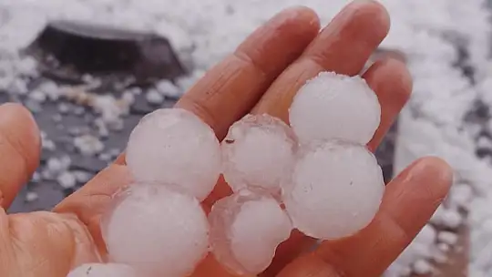 Mersin'de dolu: Ekili alanlar zarar gördü