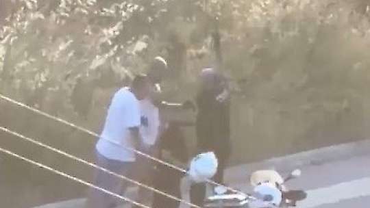 Mersin'de üst aramasında polislere direnen şahıslar ile polisler arasında arbede