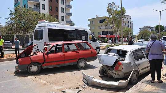 Mersin'de zincirleme trafik kazası: 1 yaralı
