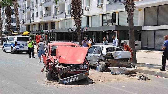 Mersin'de zincirleme trafik kazası: 1 yaralı