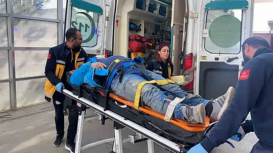 Adıyaman'da minibüsle motor çarpıştı! 1 kişi hastaneye kaldırıldı