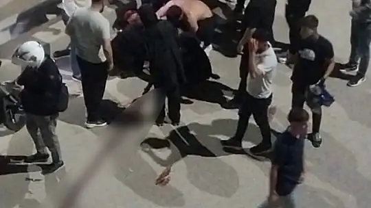 Motosiklet bariyerlere çarptı: 1 ağır yaralı