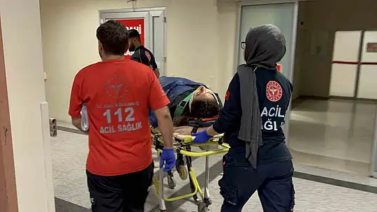 Motosiklet ile hafif ticari araç çarpıştı: 1 yaralı