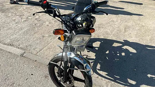 Motosiklet ile kamyonet çarpıştı: 1 yaralı
