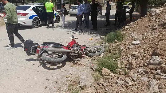 Motosikletle otomobil çarpıştı: 1 yaralı
