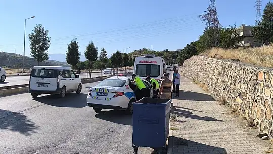 Motosikletle otomobil çarpıştı: 2 yaralı