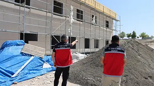 Müdür Akkan çörek otu hasadına katıldı