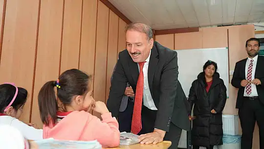 Müdür Tosun, Cumhuriyet İlkokulu'nda incelemelerde bulundu