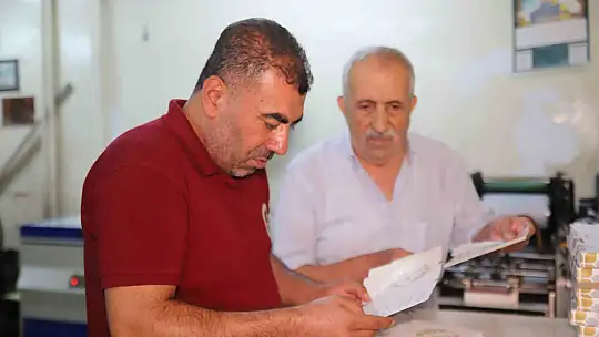 Mürekkep kokusu ve baskı makineleri arasında geçen bir ömür