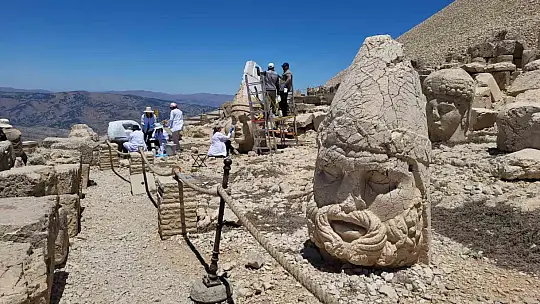 Nemrut Dağı'ndaki heykellere nano kireç enjekte edildi