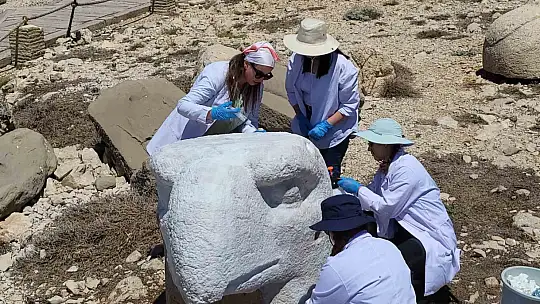 Nemrut Dağı'ndaki heykellere nano kireç enjekte edildi