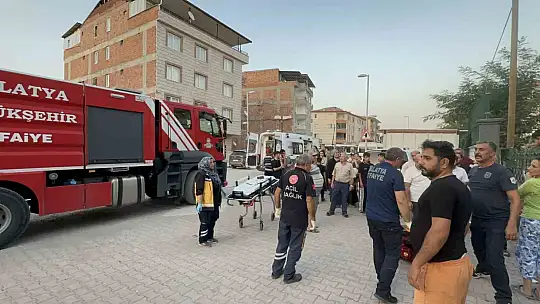 Okul bahçesine girmek isterken koluna demir saplandı, hastaneye demirle kaldırıldı