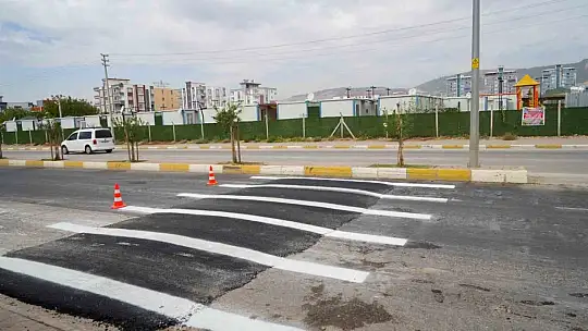 Adıyaman Belediyesi okul önlerinde trafik güvenliği çalışmaları yapıldı