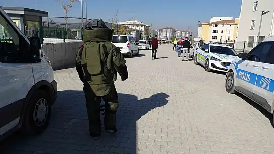 Okul yerleşkesindeki havai fişek rampası paniğe neden oldu