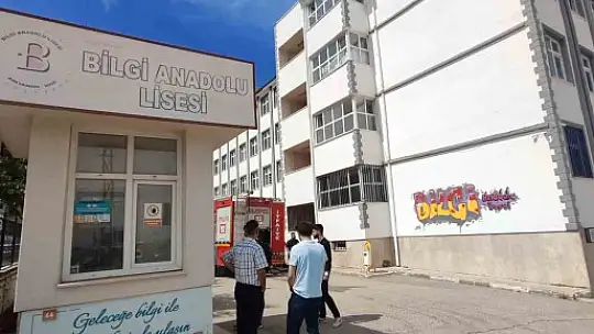 Okulda korkutan yangın
