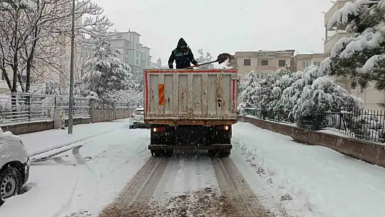 Onikişubat Belediyesi karla mücadelede tam teyakkuzda