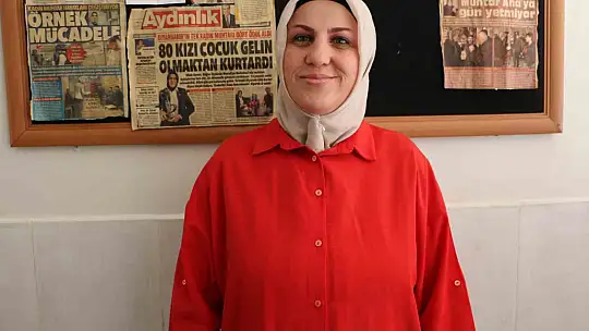 Orta okulda iken önlüğü çıkartılıp gelinlik giydirilen muhtar, 53 yaşında üniversiteli oldu