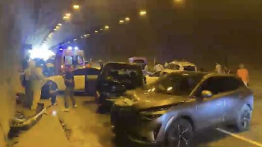 Osmaniye'de 6 araçın karıştığı zincirleme kazanın araç içi kamera görüntüsü ortaya çıktı