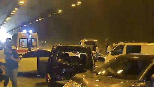 Osmaniye'de 6 araçın karıştığı zincirleme kazanın araç içi kamera görüntüsü ortaya çıktı