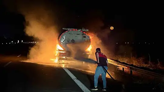 Osmaniye'de akaryakıt yüklü tanker alev aldı