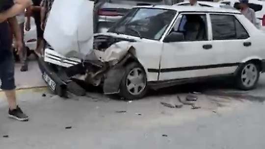 Osmaniye'de iki otomobil çarpıştı: 2 yaralı