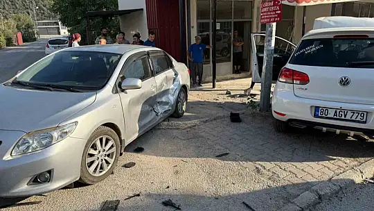 Osmaniye'de iki otomobilin karıştığı kazada 3 kişi yaralandı