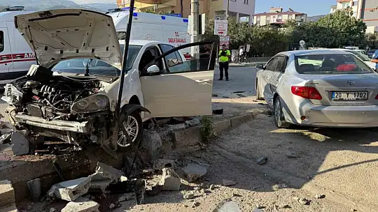 Osmaniye'de iki otomobilin karıştığı kazada 3 kişi yaralandı