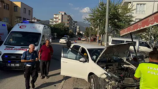 Osmaniye'de iki otomobilin karıştığı kazada 3 kişi yaralandı