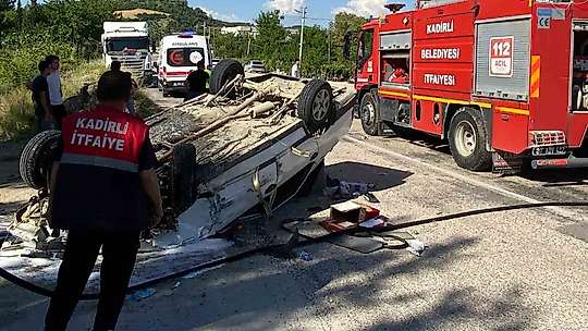 Osmaniye'de kontrolden çıkan araç takla attı: 2 yaralı