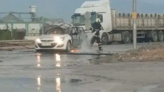 Osmaniye'de otomobil alev topuna döndü