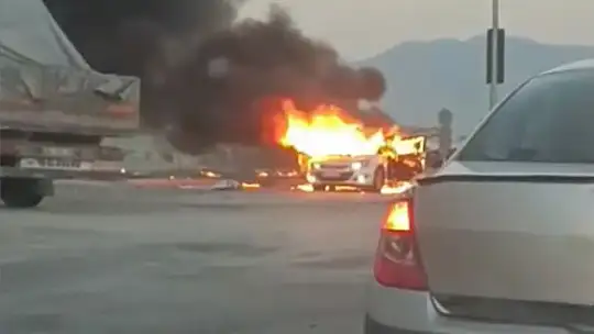 Osmaniye'de otomobil alev topuna döndü