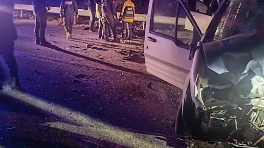 Osmaniye'de otomobil ile hafif ticari araç çarpıştı: 3 ölü, 2 yaralı