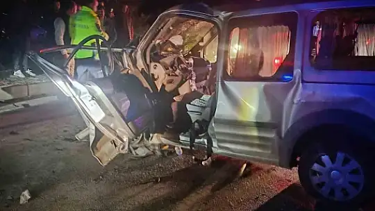 Osmaniye'de otomobil ile hafif ticari araç çarpıştı: 3 ölü, 2 yaralı