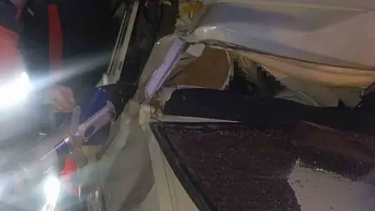 Osmaniye'de otomobil park halindeki kamyona çarptı: 1 ölü, 2 yaralı